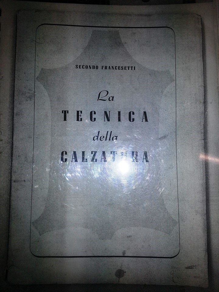 La Tecnica della Calzatura per conoscere tutti gli utensili da lavoro, la loro esatta terminologia e il relativo impiego.