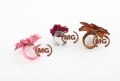 anellini in cuoio artigianali con fiore ornamentale